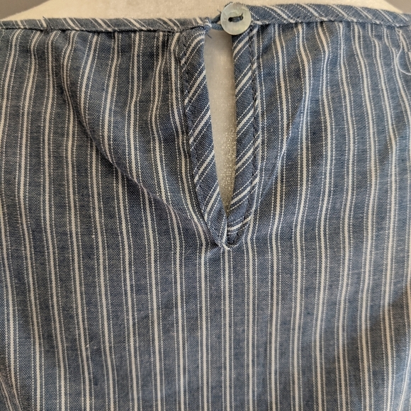 Doe & Rae Striped Blue/White Top Raw Hem Flutter Sleeves New Size Medium - Picture 4 of 10